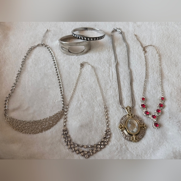 Necklace And Bracelet Bundle - Picture 1 of 8